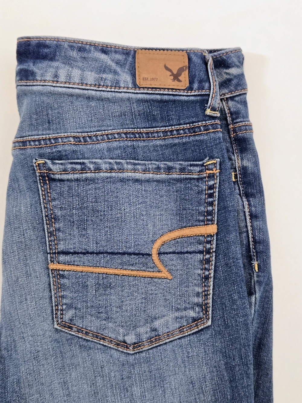 American Eagle Outfitters Medium Wash Whisker Jeans - Blue Womens Size 8 (6) - Picture 3 of 13